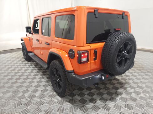 Used 2023 Jeep Wrangler Unlimited Sahara AWD/4WD image 2