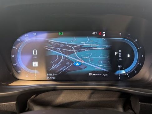 Used 2024 Volvo XC40 B5 Plus image 18