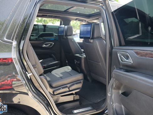 Used 2023 Chevrolet Tahoe Z71 w/ Luxury Package AWD/4WD image 28