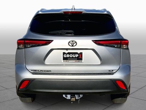 Used 2023 Toyota Highlander XLE image 4
