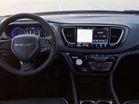 New 2026 Chrysler Pacifica Limited image 15