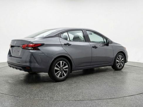 Used 2025 Nissan Versa SV image 9