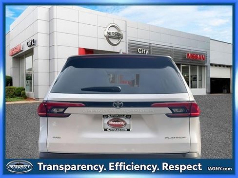 Used 2024 Toyota Grand Highlander XLE image 6