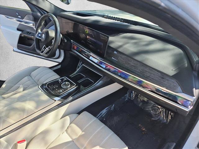 Used 2024 BMW 750e xDrive w/ Premium Package AWD/4WD image 22