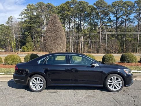 Used 2018 Volkswagen Passat 2.0T SE image 7