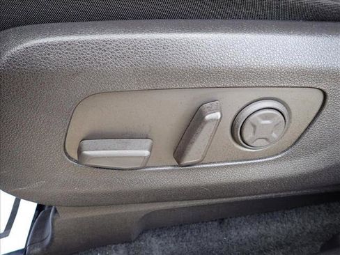 Used 2026 Kia Carnival EX image 15