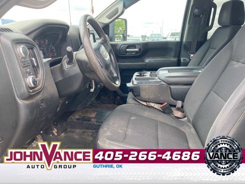 Used 2023 GMC Sierra 3500 Pro w/ Convenience Package image 3