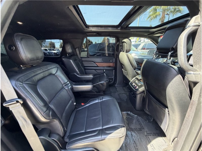 Used 2019 Lincoln Navigator Select RWD image 29