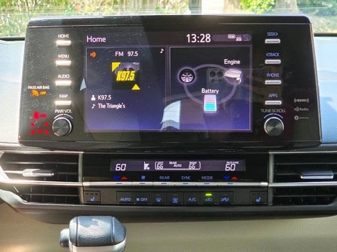 Used 2021 Toyota Sienna XLE image 22