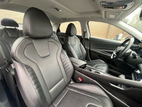 Used 2025 Hyundai Elantra Limited image 11