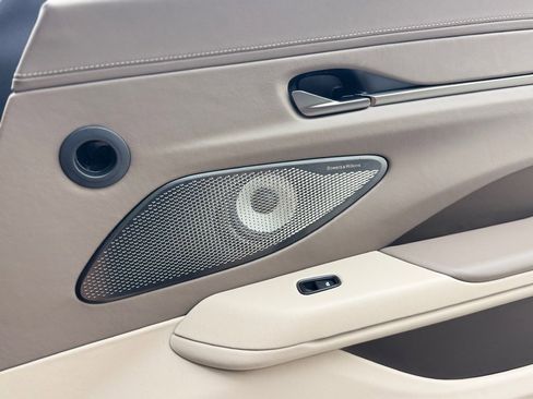 Used 2025 Aston Martin V8 Vantage Coupe image 10