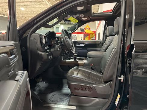 Certified 2025 Chevrolet Silverado 1500 High Country w/ Midnight Edition AWD/4WD image 10