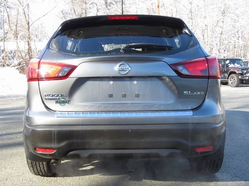 Used 2018 Nissan Rogue Sport SL image 6