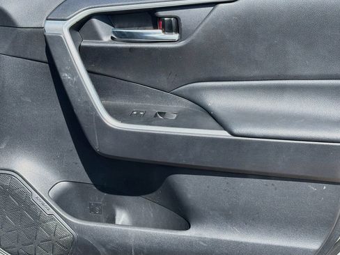 Used 2021 Toyota RAV4 XLE AWD/4WD image 29