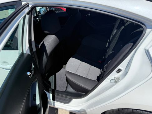 Used 2016 Kia Forte LX w/ LX Popular Plus Package FWD image 4