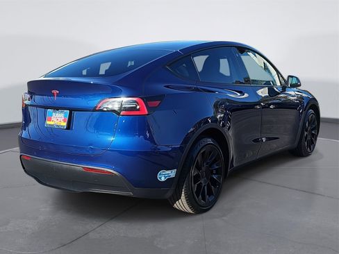 Used 2021 Tesla Model Y Long Range image 3