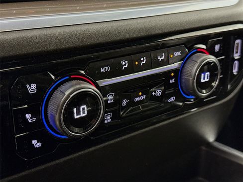 Used 2022 Chevrolet Silverado 1500 High Country w/ High Country Premium Package image 16