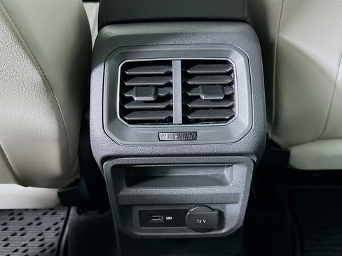 Used 2018 Volkswagen Tiguan SE w/ Panoramic Sunroof Package image 27