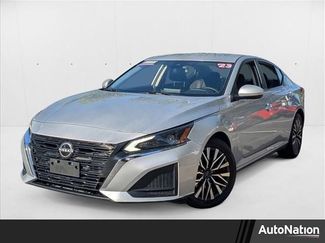 Used 2023 Nissan Altima 2.5 SV image 1