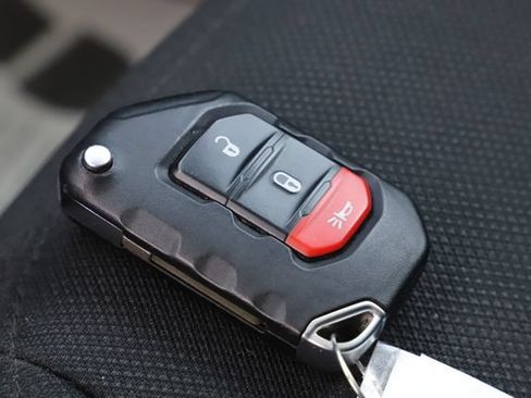 Used 2021 Jeep Wrangler Unlimited Sport AWD/4WD image 31