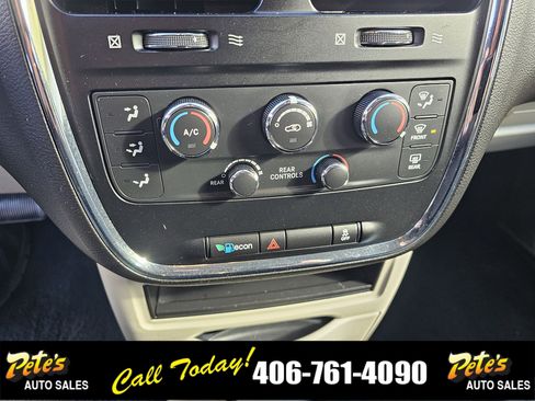 Used 2018 Dodge Grand Caravan SE w/ UConnect Hands-Free Group image 25
