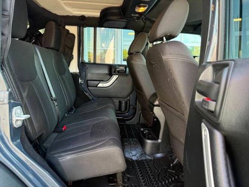 Used 2017 Jeep Wrangler Unlimited Rubicon w/ Cold Weather Group AWD/4WD image 26