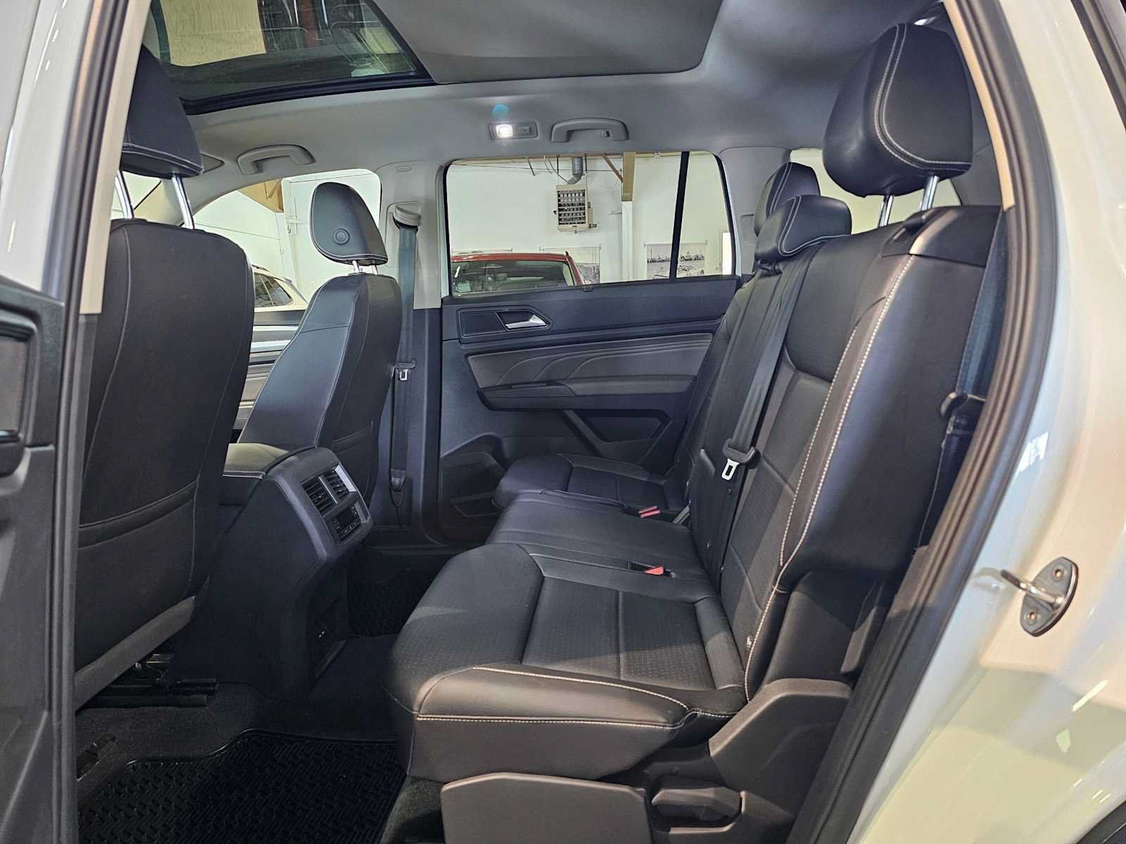 Used 2023 Volkswagen Atlas SE w/ Panoramic Sunroof Package AWD/4WD image 18