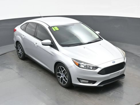 Used 2018 Ford Focus SE w/ SE Appearance Package FWD image 37