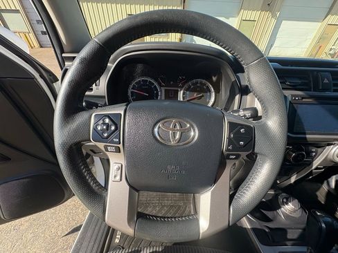Used 2015 Toyota 4Runner SR5 image 2