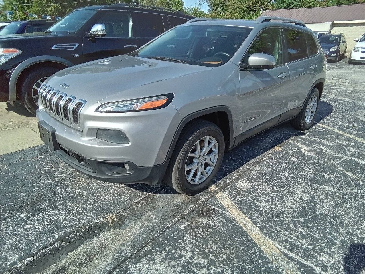 Used 2014 Jeep Cherokee Latitude w/ Cold Weather Group AWD/4WD image 1