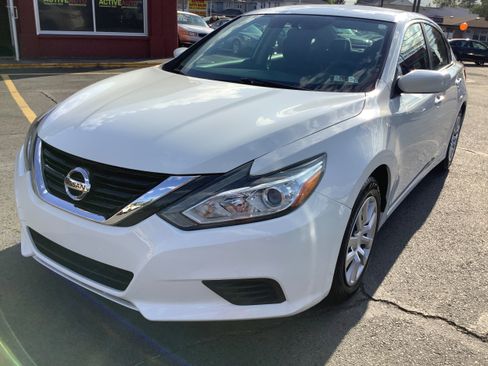 Used 2016 Nissan Altima 2.5 S w/ Power Driver Seat Package FWD image 4