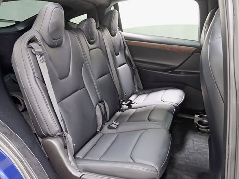 Used 2018 Tesla Model X 75D image 28