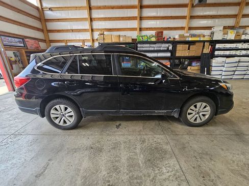 Used 2017 Subaru Outback 2.5i Premium AWD/4WD image 9