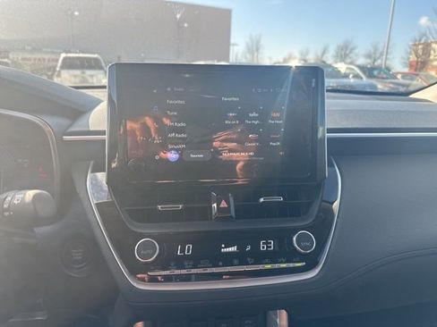 Used 2024 Toyota Corolla Cross XLE image 11