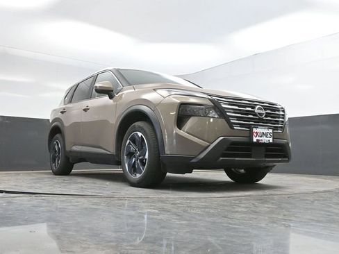 Used 2025 Nissan Rogue SV AWD/4WD image 48