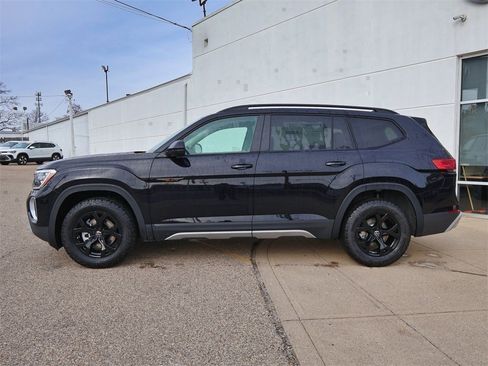 New 2026 Volkswagen Atlas Peak Edition image 2