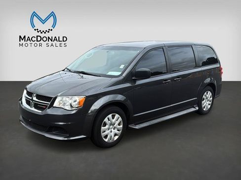 Used 2018 Dodge Grand Caravan SE w/ UConnect Hands-Free Group FWD image 3