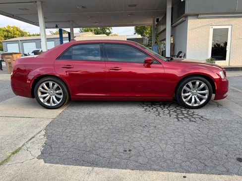 Used 2018 Chrysler 300 Touring L RWD image 4