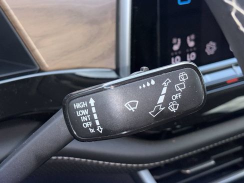Used 2025 Volkswagen Atlas SE FWD image 8