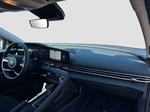 Used 2024 Hyundai Elantra SEL image 27