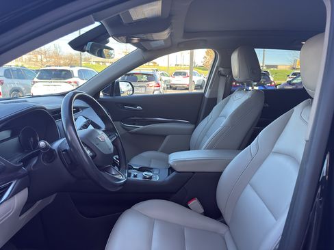 Used 2023 Cadillac XT4 Luxury w/ Cold Weather Package image 9