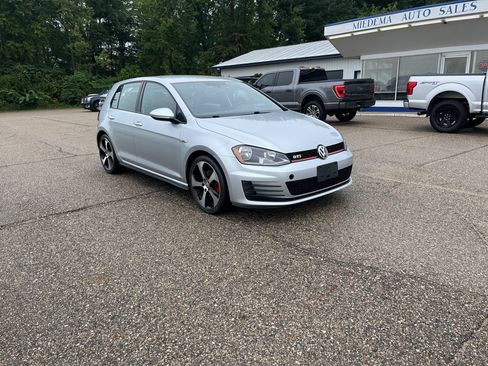 Used 2017 Volkswagen GTI S FWD image 9