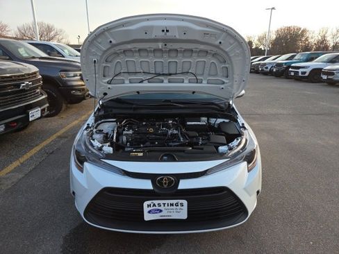 Used 2025 Toyota Corolla LE image 8