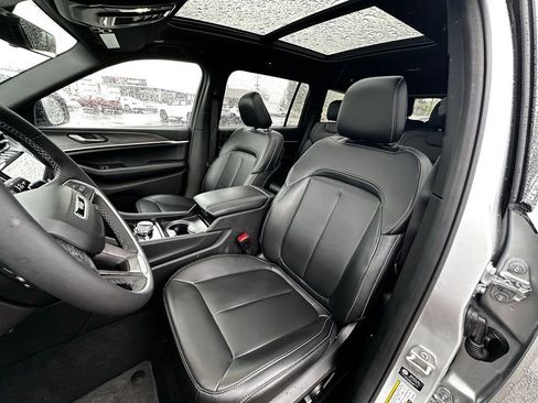 Used 2025 Jeep Grand Cherokee L Limited w/ Black Appearance Package AWD/4WD image 54