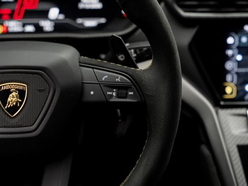 Used 2024 Lamborghini Urus Performante AWD/4WD image 49