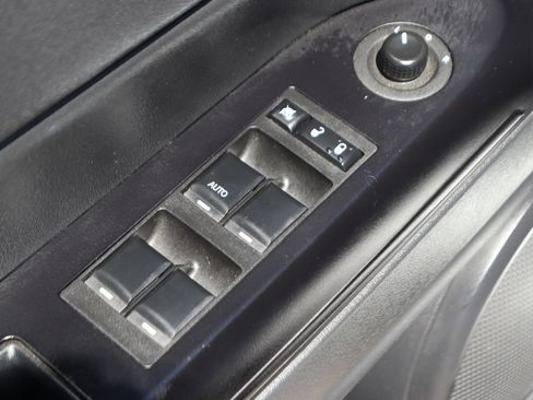 Used 2016 Jeep Patriot Latitude w/ Sun/Sound Group FWD image 17