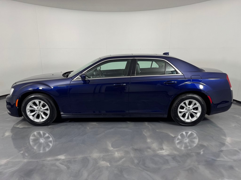 Used 2016 Chrysler 300 Limited RWD image 8