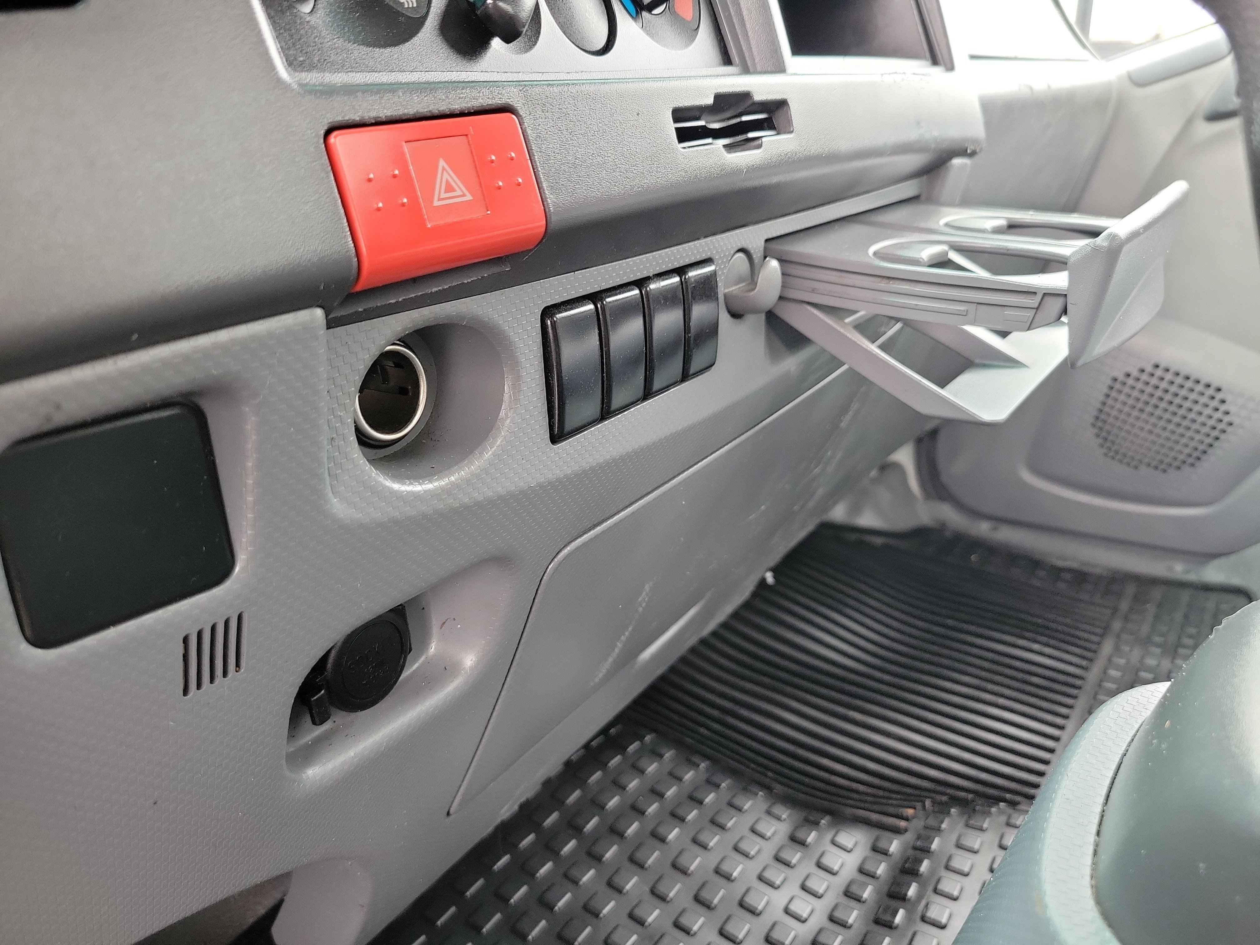 Used 2016 Isuzu NPR RWD image 28