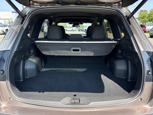 Used 2025 Subaru Forester Premium AWD/4WD image 12