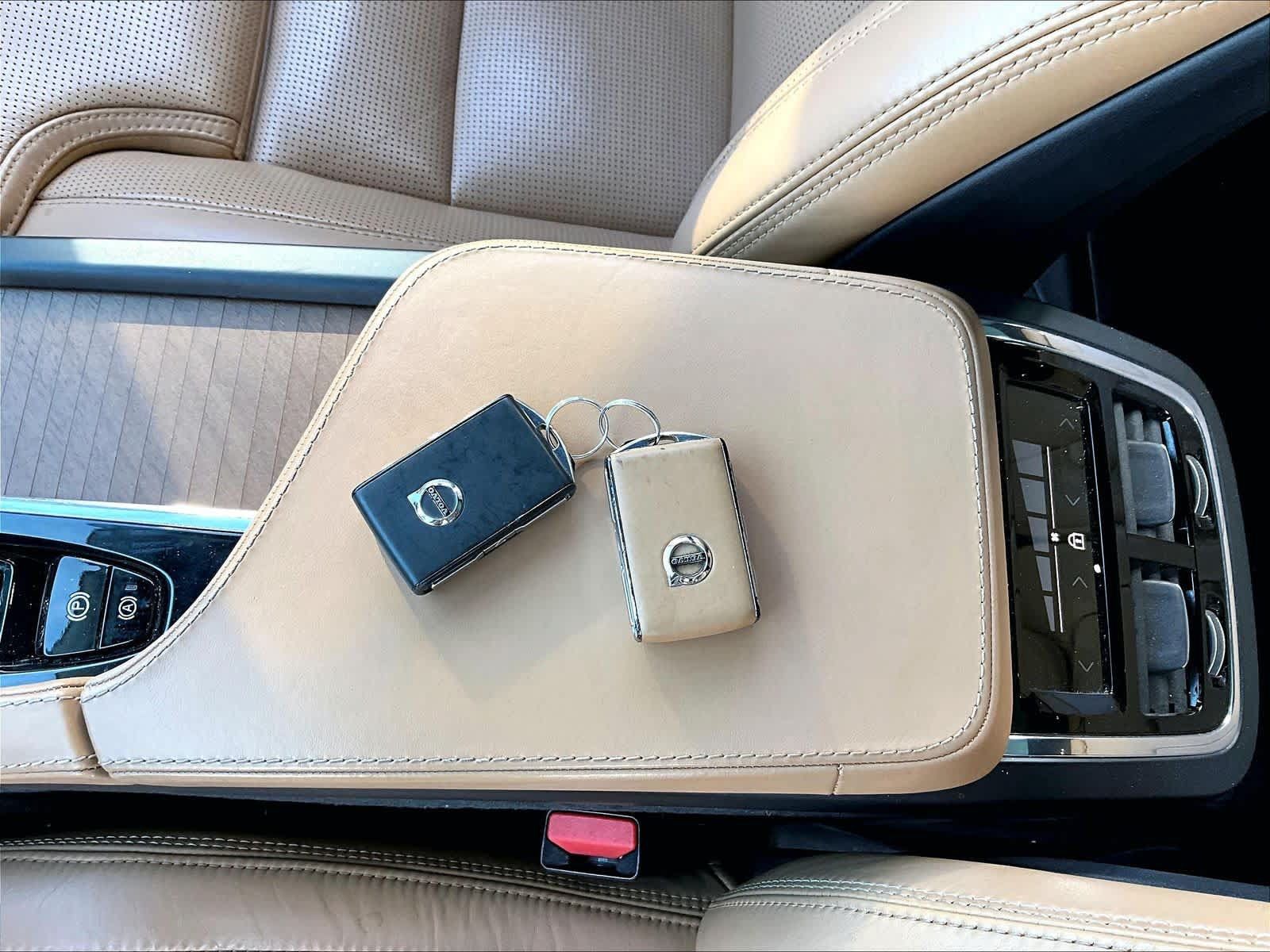 Used 2018 Volvo XC90 T8 Inscription w/ Convenience Package AWD/4WD image 10